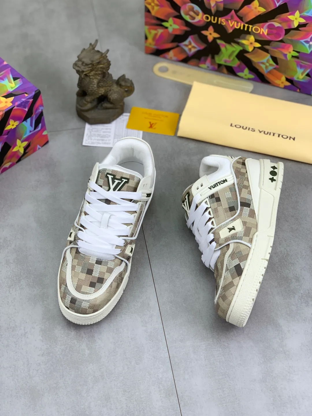 Men's men's shoes 💰P580 New style 💰💎💎Latest color High version 2025Louis*Vuitto* LV Traine Catwalk TRAINER outsole and fabric private model A shoe that definitely costs a lot of money and effort. This series was designed after the arrival of Vifgil. It is favored by many fans every season. Original TPU outsole Original packaging Color: black Available in white (available from stock, super fast shipping) Code number: 35-46